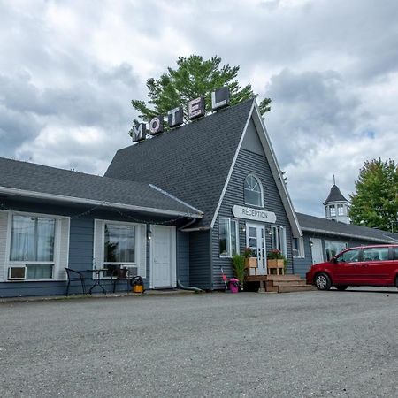 Motel Fleur De Lys Magog Exterior foto